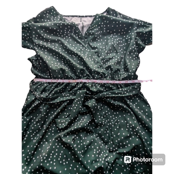 Elegant Green and White Polkadot Maxi Dress - Picture 2 of 10